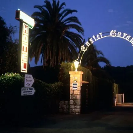 Castel Garoupe מלון 3*