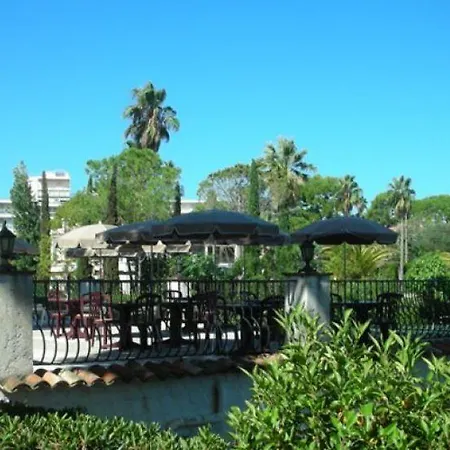 Castel Garoupe מלון