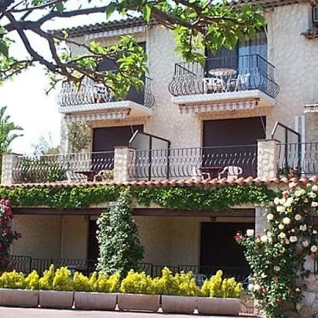 Castel Garoupe 3* אנטיב