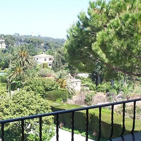 Castel Garoupe מלון אנטיב
