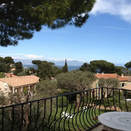 Castel Garoupe 3* אנטיב