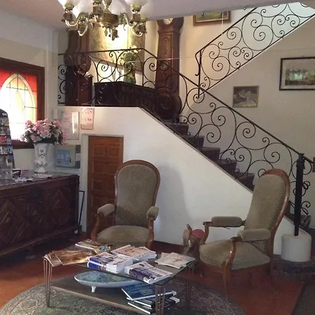 Castel Garoupe 3* אנטיב