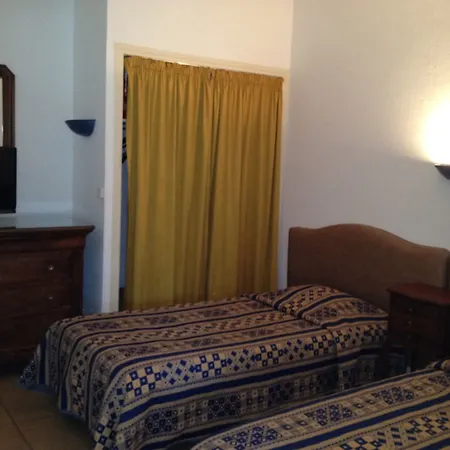 מלון Castel Garoupe אנטיב