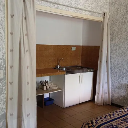 Castel Garoupe מלון 3*